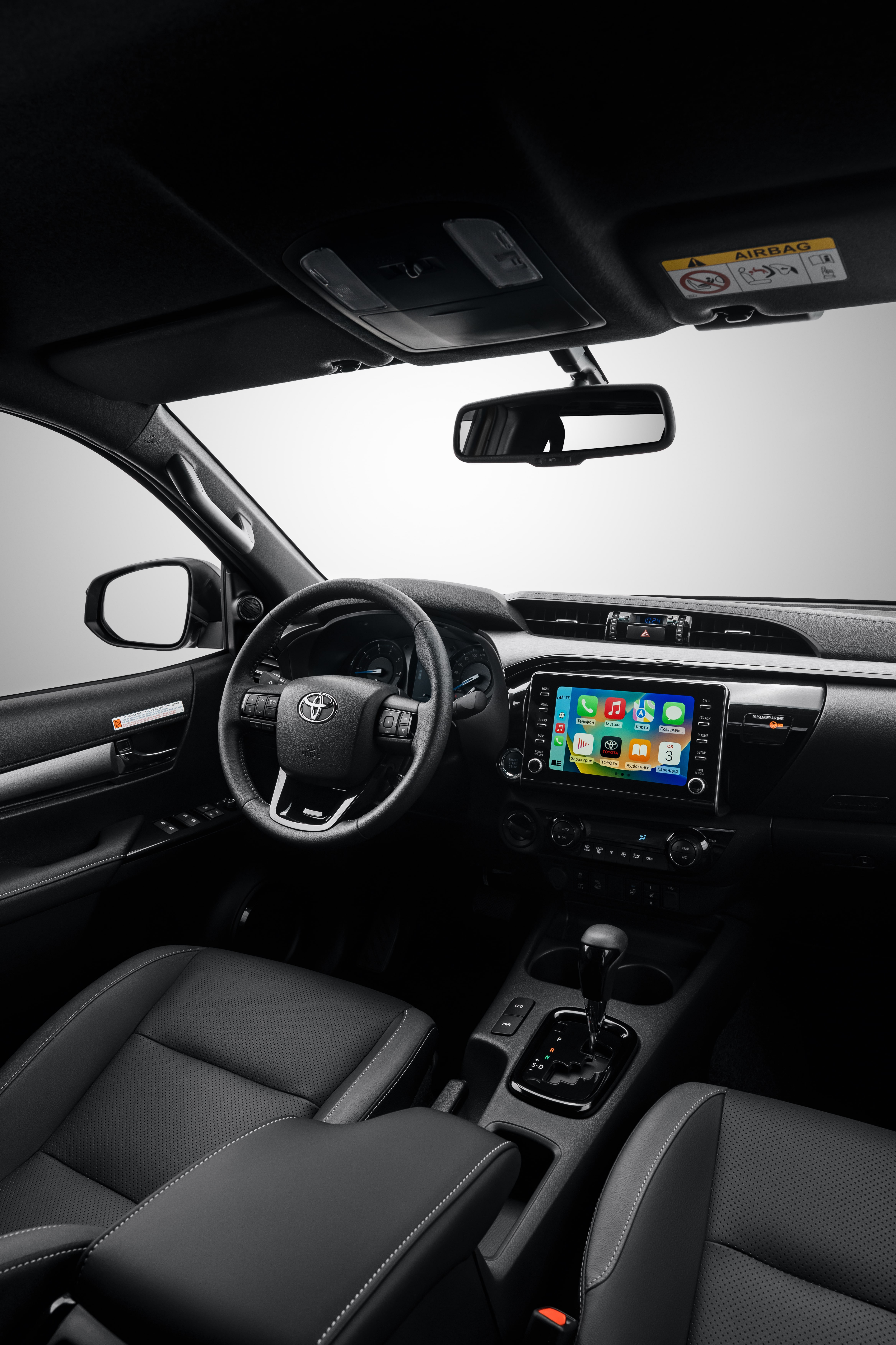 hilux_interior_1_min